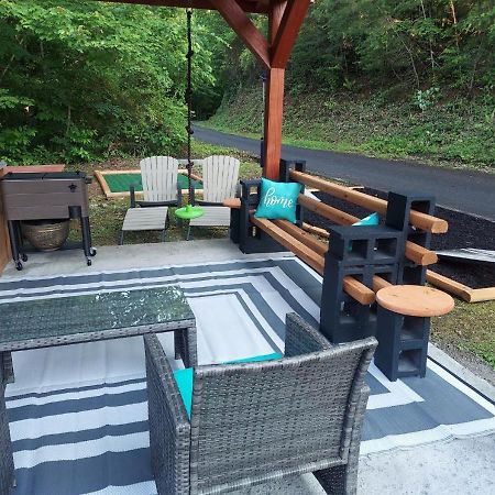 Fabulous Pet-Friendly, Family Cabin With Outdoor Kitchen, Hot Tub, Sauna, Fireplace, Theater Room, Arcade, Pool Table, And Fire Pit Within Minuties Of Dollywood Sevierville Exterior photo