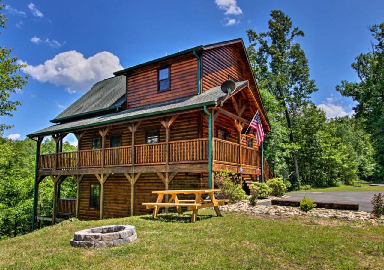 Fabulous Pet-Friendly, Family Cabin With Outdoor Kitchen, Hot Tub, Sauna, Fireplace, Theater Room, Arcade, Pool Table, And Fire Pit Within Minuties Of Dollywood Sevierville Exterior photo