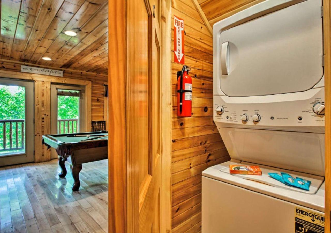 Fabulous Pet-Friendly, Family Cabin With Outdoor Kitchen, Hot Tub, Sauna, Fireplace, Theater Room, Arcade, Pool Table, And Fire Pit Within Minuties Of Dollywood Sevierville Exterior photo