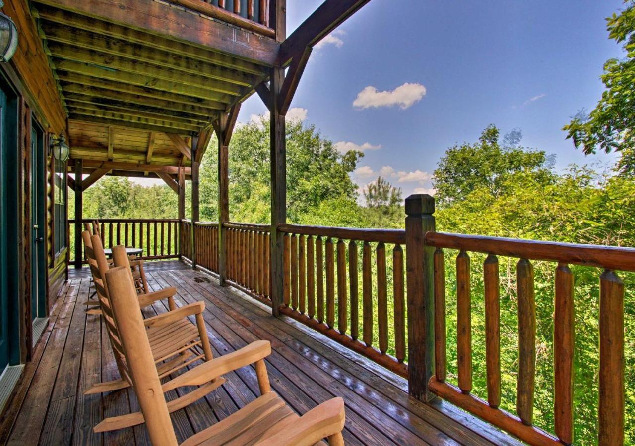 Fabulous Pet-Friendly, Family Cabin With Outdoor Kitchen, Hot Tub, Sauna, Fireplace, Theater Room, Arcade, Pool Table, And Fire Pit Within Minuties Of Dollywood Sevierville Exterior photo