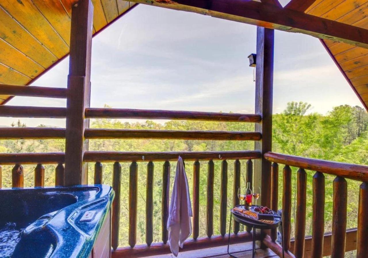Fabulous Pet-Friendly, Family Cabin With Outdoor Kitchen, Hot Tub, Sauna, Fireplace, Theater Room, Arcade, Pool Table, And Fire Pit Within Minuties Of Dollywood Sevierville Exterior photo