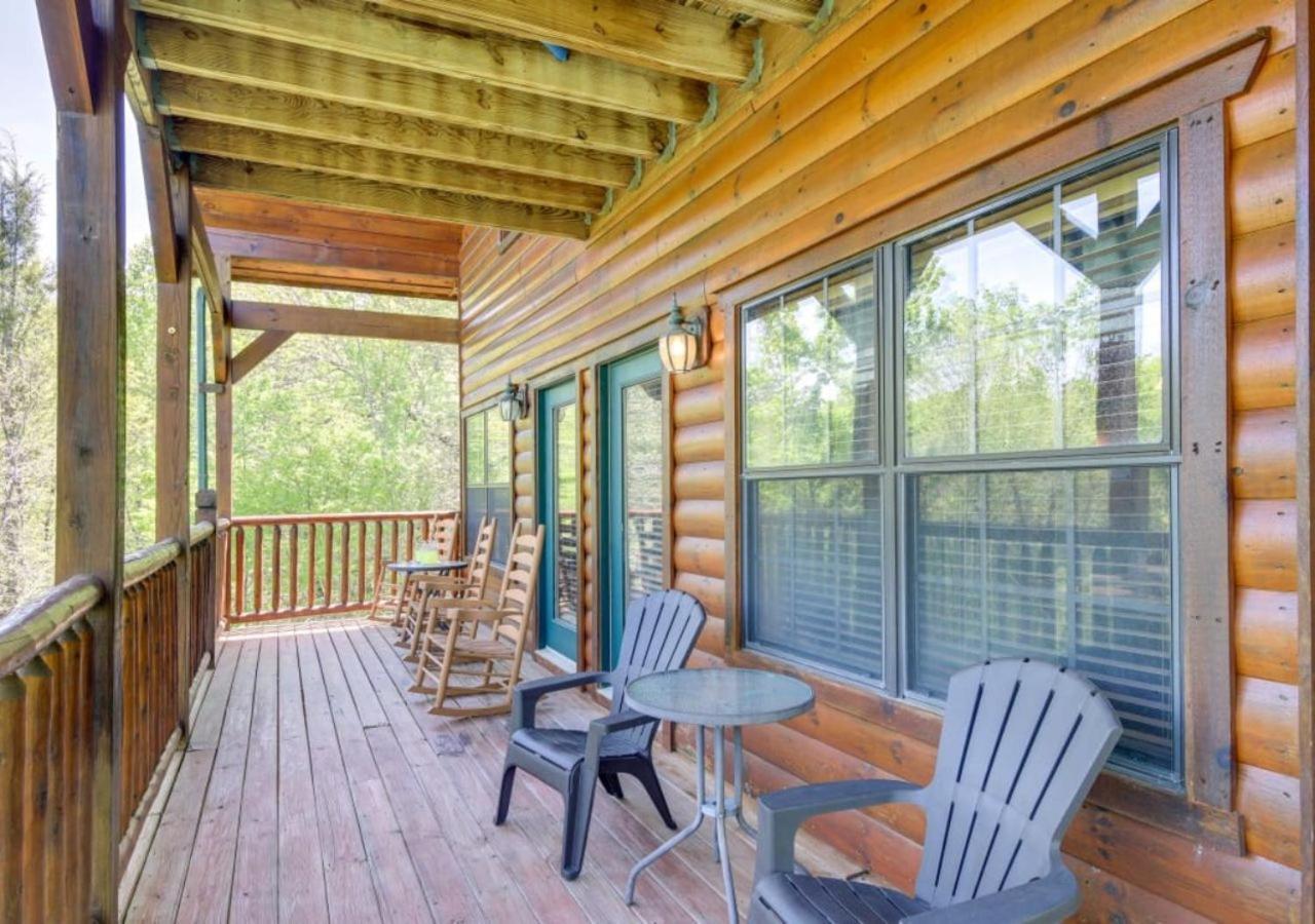 Fabulous Pet-Friendly, Family Cabin With Outdoor Kitchen, Hot Tub, Sauna, Fireplace, Theater Room, Arcade, Pool Table, And Fire Pit Within Minuties Of Dollywood Sevierville Exterior photo