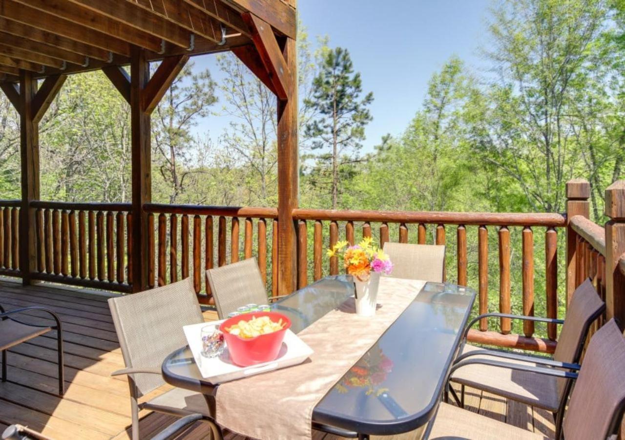Fabulous Pet-Friendly, Family Cabin With Outdoor Kitchen, Hot Tub, Sauna, Fireplace, Theater Room, Arcade, Pool Table, And Fire Pit Within Minuties Of Dollywood Sevierville Exterior photo