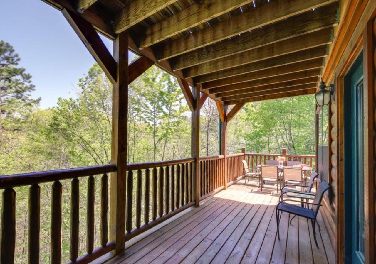 Fabulous Pet-Friendly, Family Cabin With Outdoor Kitchen, Hot Tub, Sauna, Fireplace, Theater Room, Arcade, Pool Table, And Fire Pit Within Minuties Of Dollywood Sevierville Exterior photo
