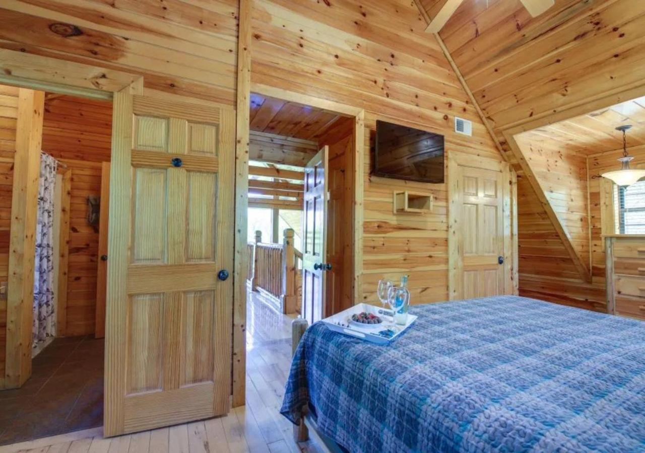 Fabulous Pet-Friendly, Family Cabin With Outdoor Kitchen, Hot Tub, Sauna, Fireplace, Theater Room, Arcade, Pool Table, And Fire Pit Within Minuties Of Dollywood Sevierville Exterior photo