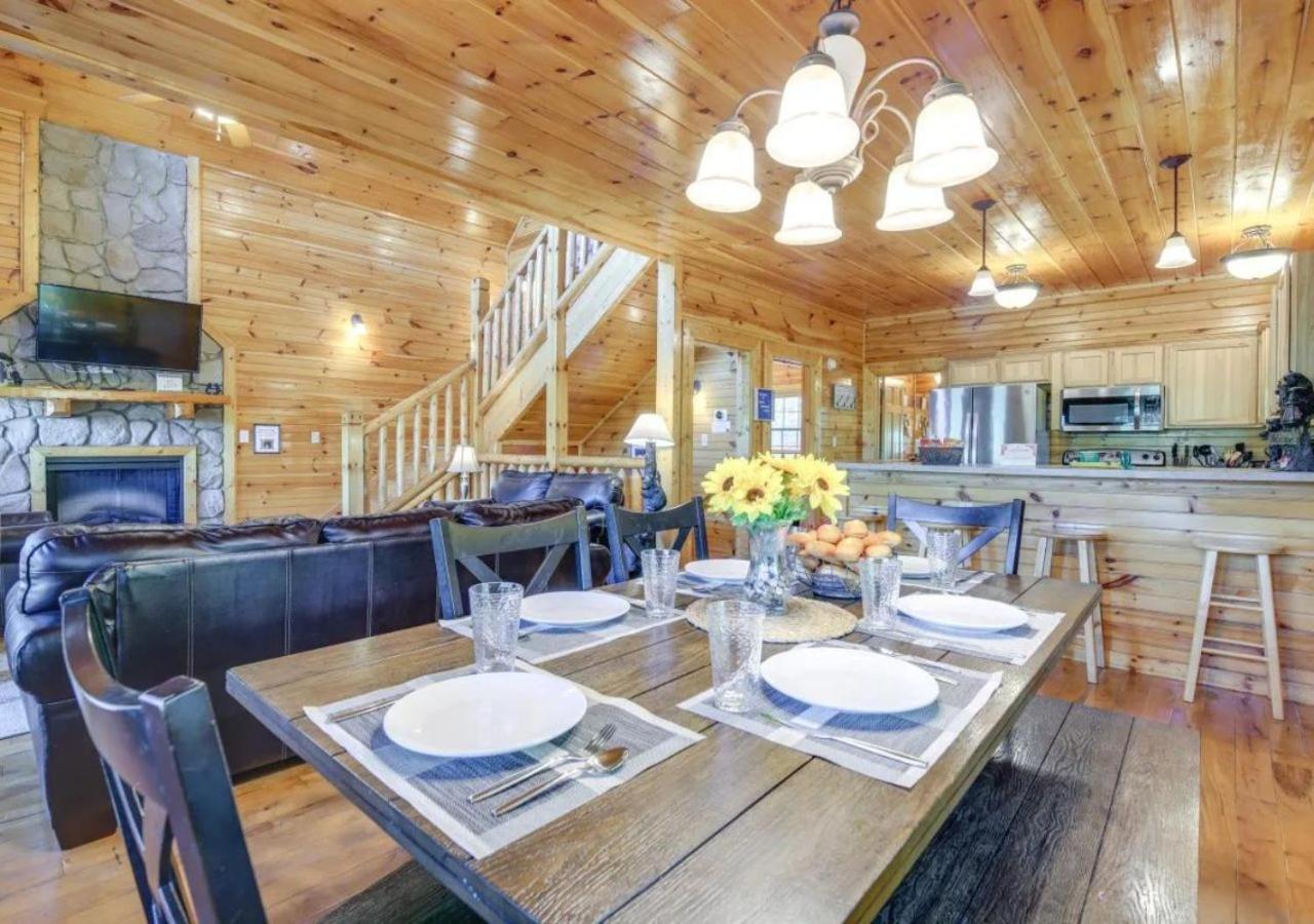 Fabulous Pet-Friendly, Family Cabin With Outdoor Kitchen, Hot Tub, Sauna, Fireplace, Theater Room, Arcade, Pool Table, And Fire Pit Within Minuties Of Dollywood Sevierville Exterior photo