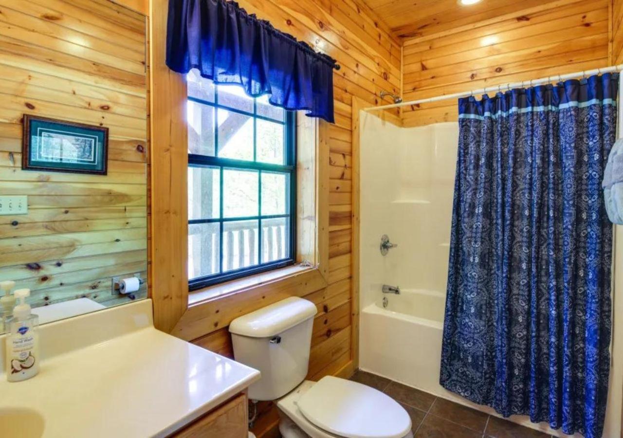 Fabulous Pet-Friendly, Family Cabin With Outdoor Kitchen, Hot Tub, Sauna, Fireplace, Theater Room, Arcade, Pool Table, And Fire Pit Within Minuties Of Dollywood Sevierville Exterior photo