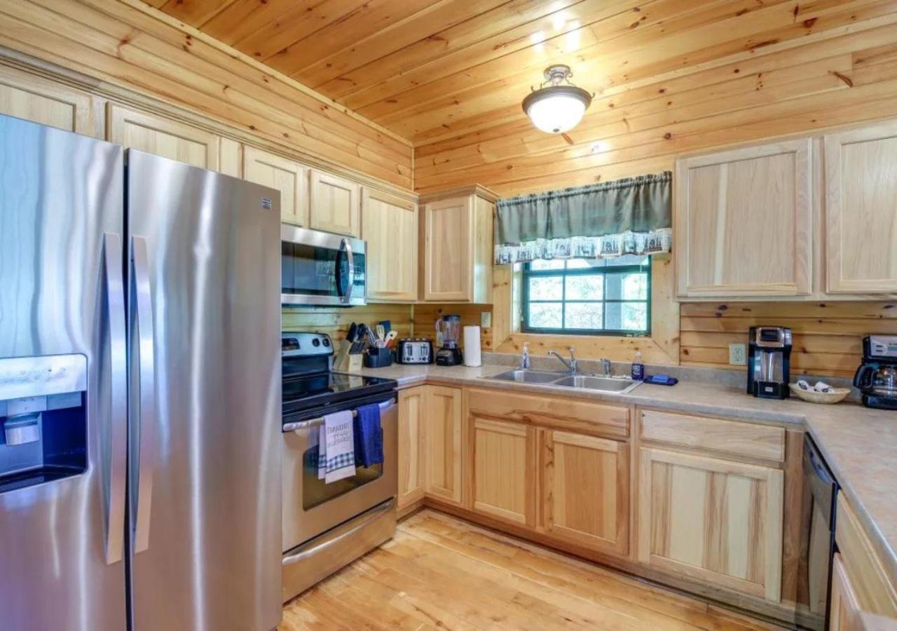 Fabulous Pet-Friendly, Family Cabin With Outdoor Kitchen, Hot Tub, Sauna, Fireplace, Theater Room, Arcade, Pool Table, And Fire Pit Within Minuties Of Dollywood Sevierville Exterior photo